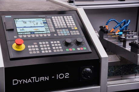  Soustruh DynaTurn 102 CNC s řídicím systémem Siemens Sinumerik 828D